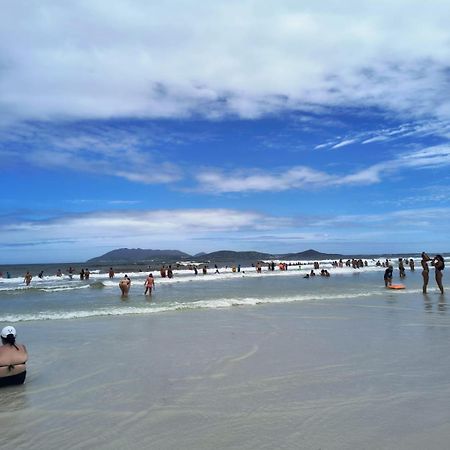 Apartamento Com Vista Para Praia Do Forte Em Cabo Frio Apartment Exterior foto